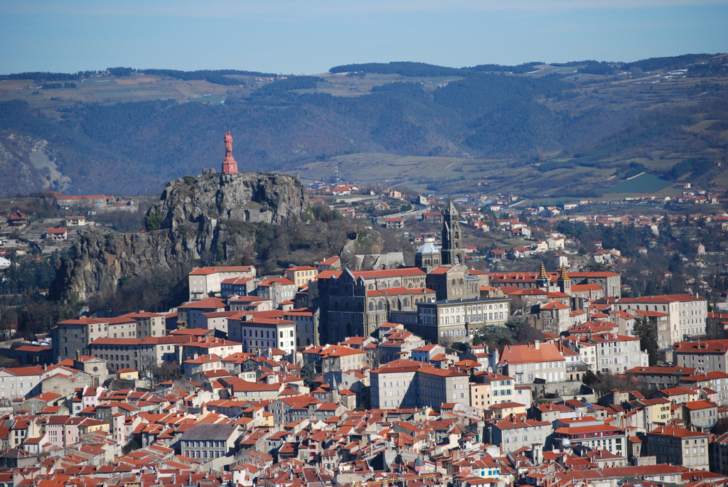 Vue symbolique de la ville du Puy depuis le deuxième réservoir
