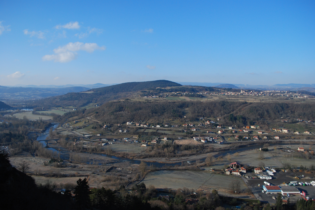 La Loire à son arrivée dans la plaine de Brives-Charensac