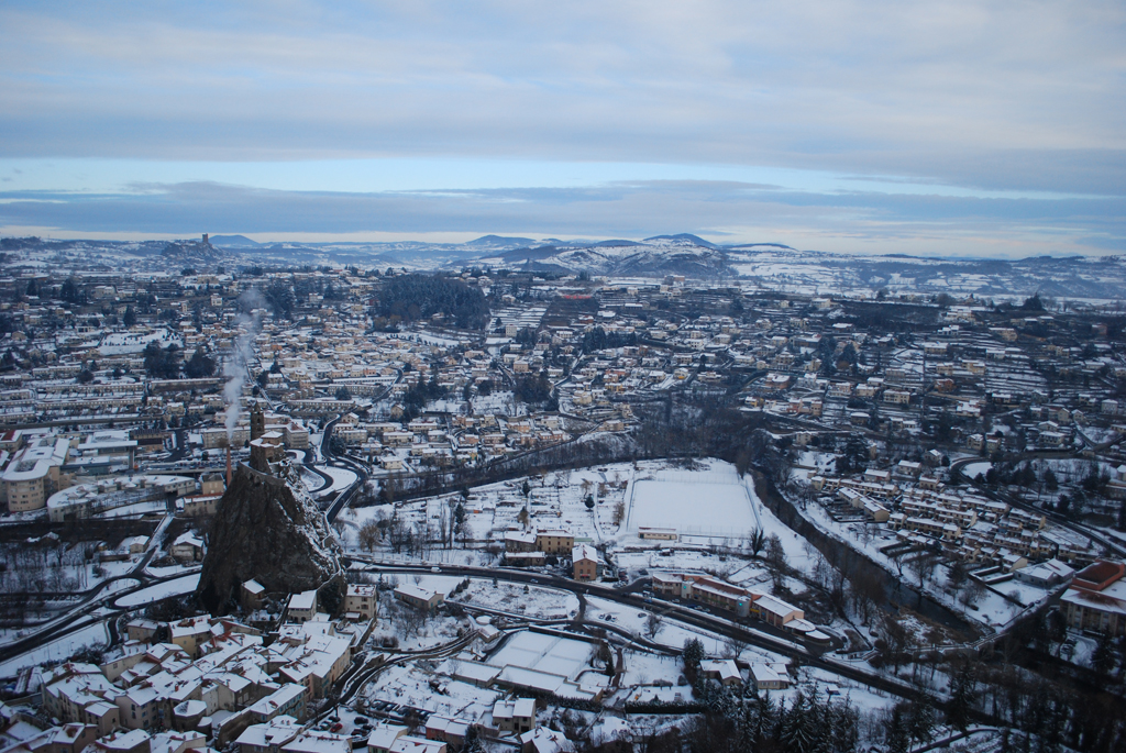 Rocher Saint-Michel d'Aiguilhe et jardin ouvrier au bord de la Borne