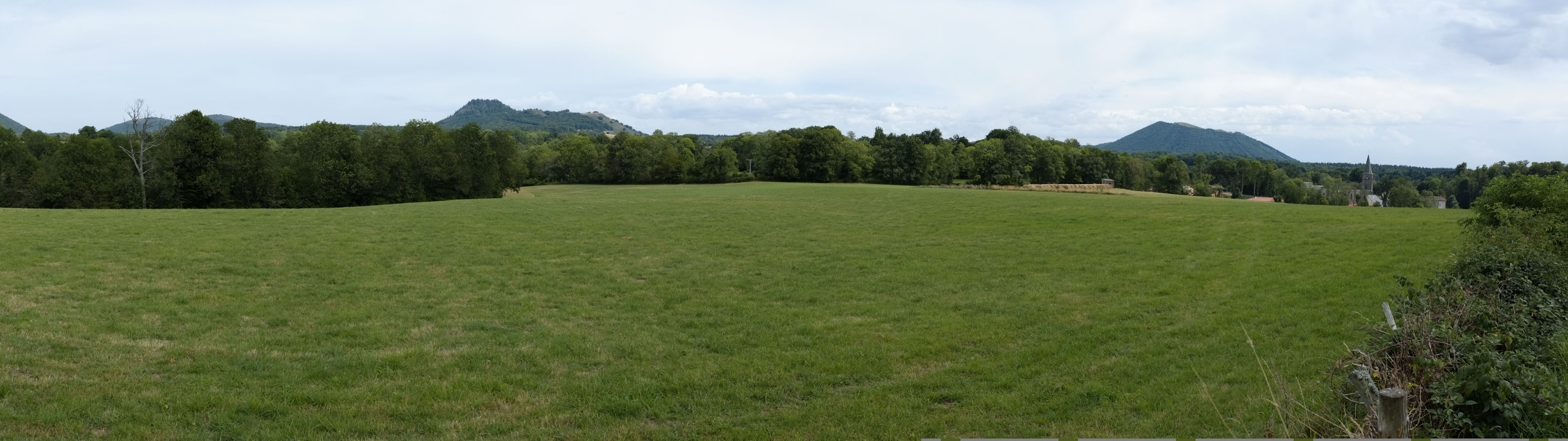 1-01 Chaine des Puys / Depuis le plateau de Saint-Ours