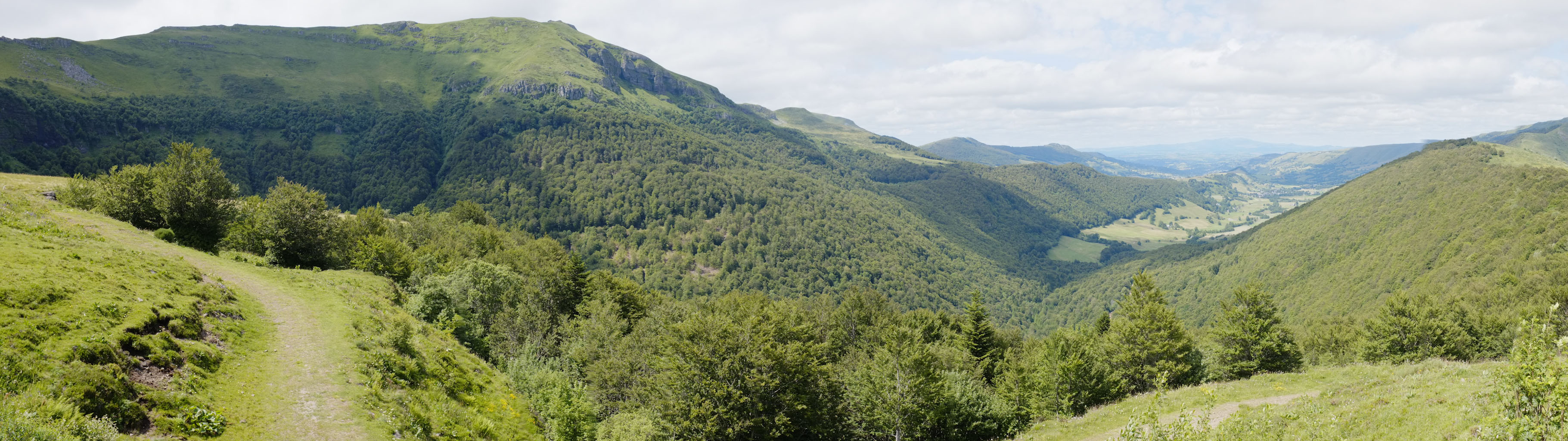 1-05 Massif du Cantal / En tête de la vallée de Cheylade