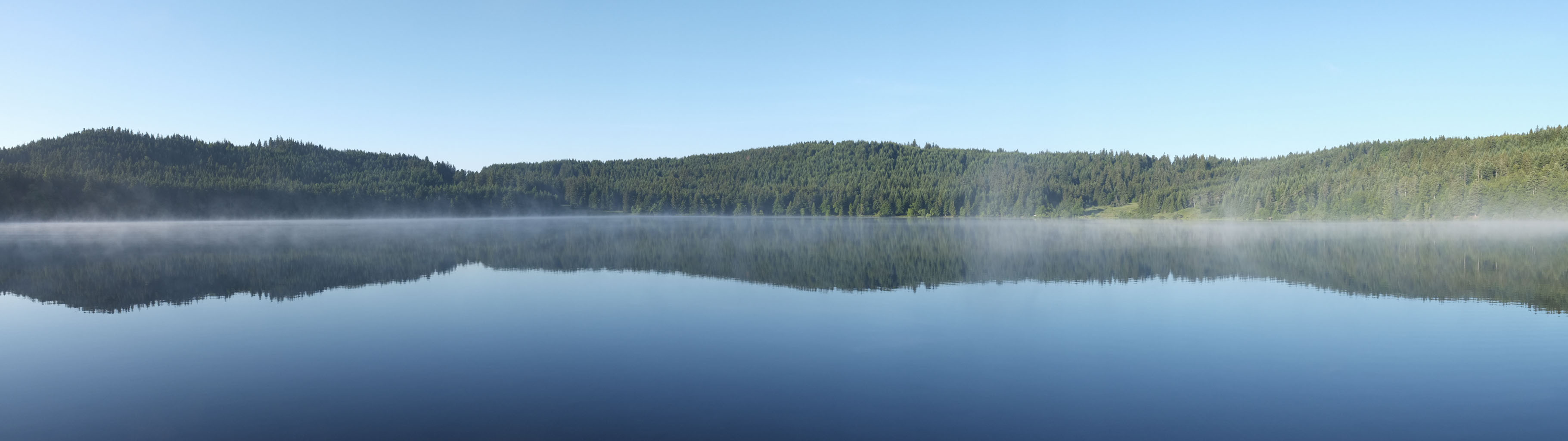 1-07 Devès / Brumes matinales sur le lac volcanique du Bouchet