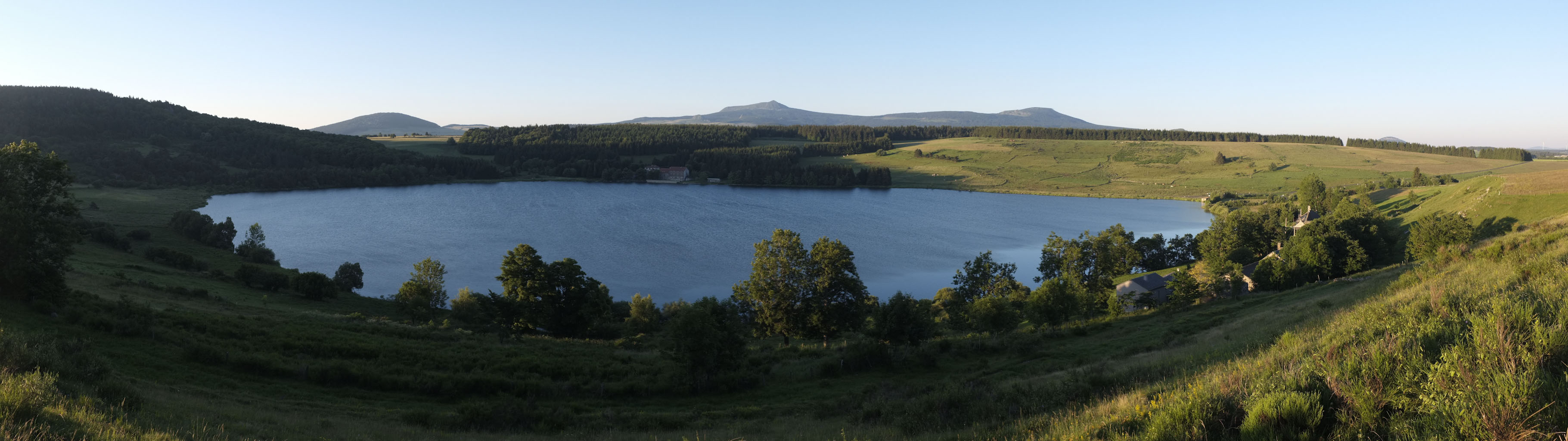 1-09 Mézenc / Matin sur le lac de Saint-Front