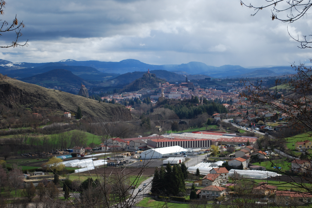 Entrée sur le bassin du Puy par la vallée de la Borne