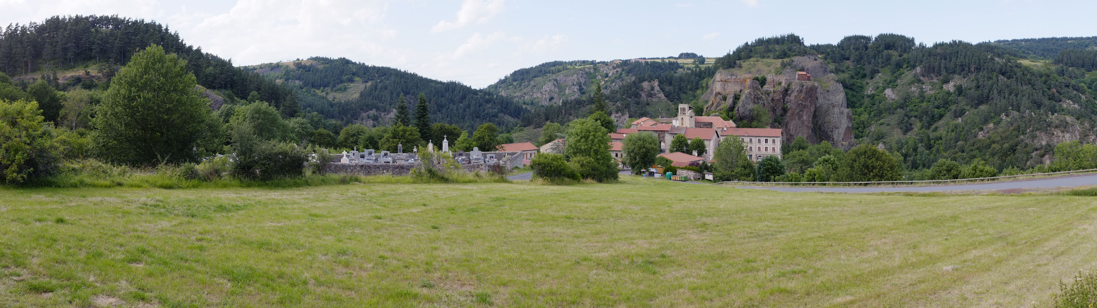 9-03 Vallée et gorges de la haute Loire / Château et village d'Arlempdes