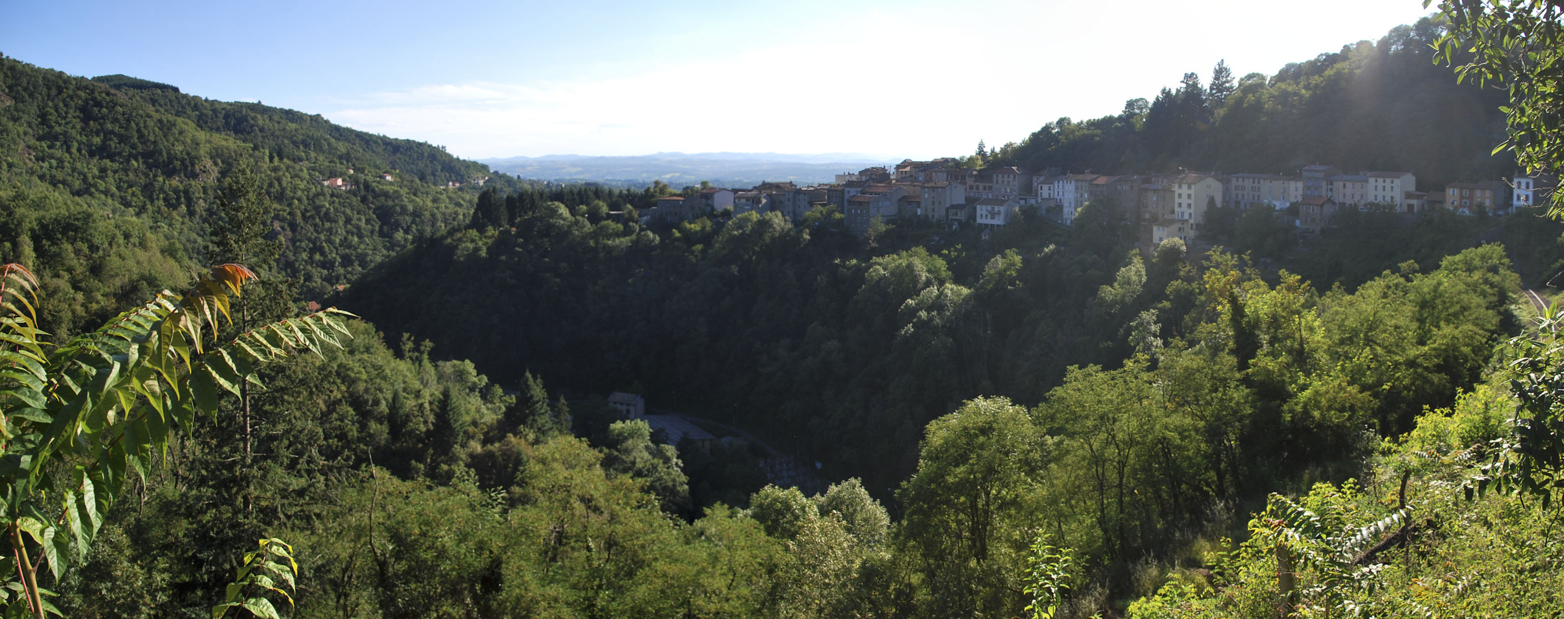 9-09 Vallée et gorges de la Durolle / Arrivée sur Thiers par l'ancienne N89