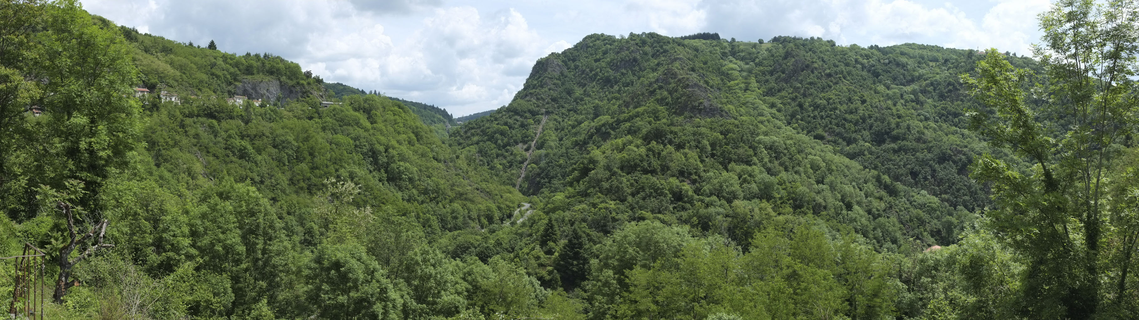 9-09 Vallée et gorges de la Durolle / Entre la Monnerie-le-Montel et Thiers