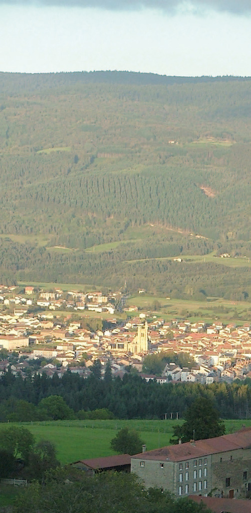 L'église d'Ambert depuis le point de vue de Boisseyre
