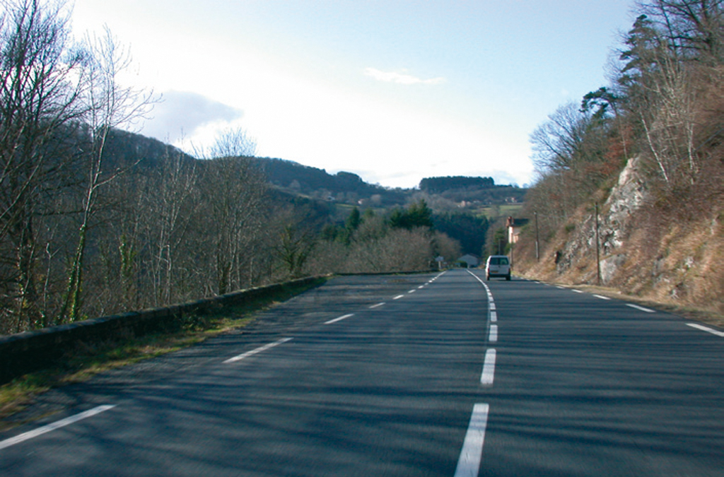 D906 dans les gorges de la Dore