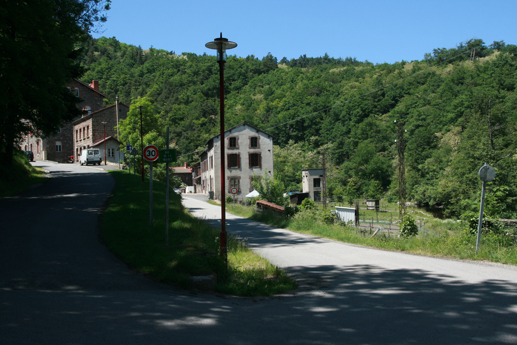 Anciennes usines le long de la Semène à Pont-Salomon