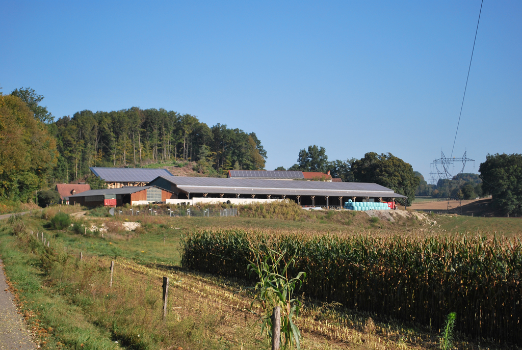 Exploitation agricole moderne sur la commune de Parlan