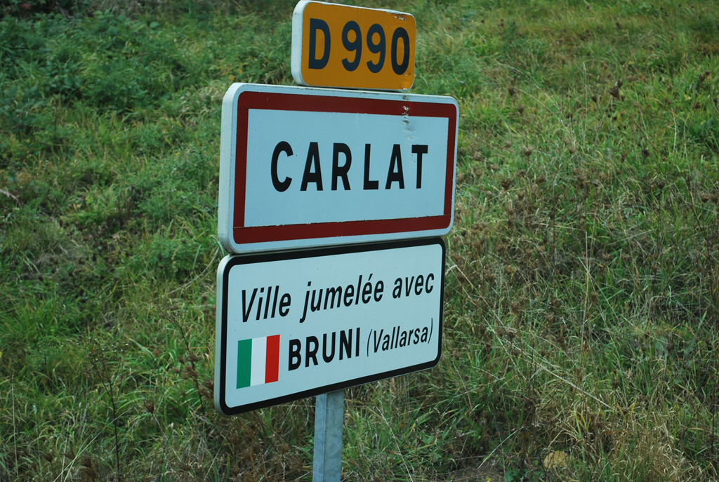 Carlat, jumelée avec la ville de Bruni en Italie