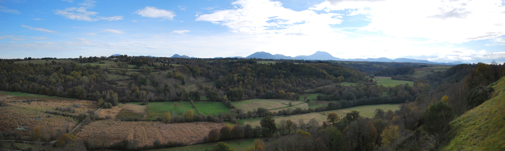 Horizon sur la Chaîne des Puys depuis la vallée de la Sioule