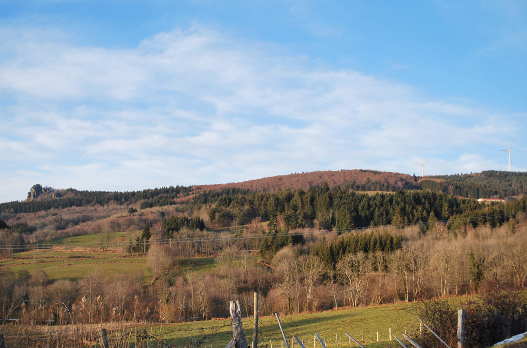 Eoliennes et rocher Saint Vincent