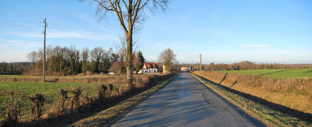 Terril et logements miniers en arrivant à Commentry