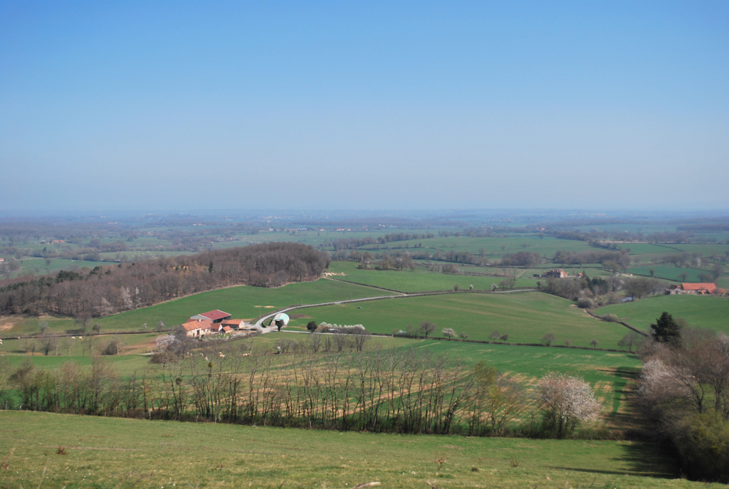 Vue d'ensemble du bocage des Basses Marches du Bourbonnais depuis le Puy Saint-Ambroise