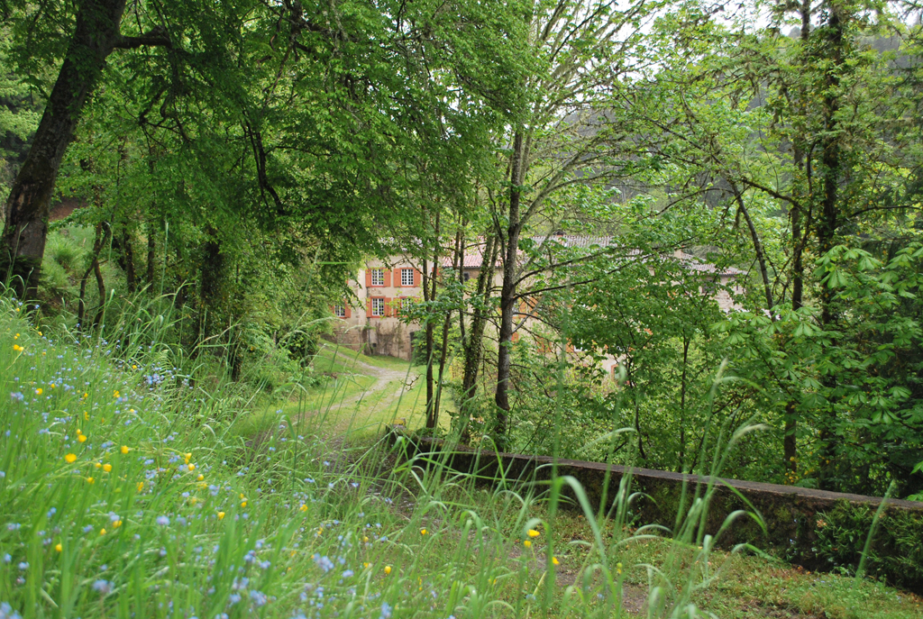 Ancien moulin dans la vallée du moulin de Richard de Bas