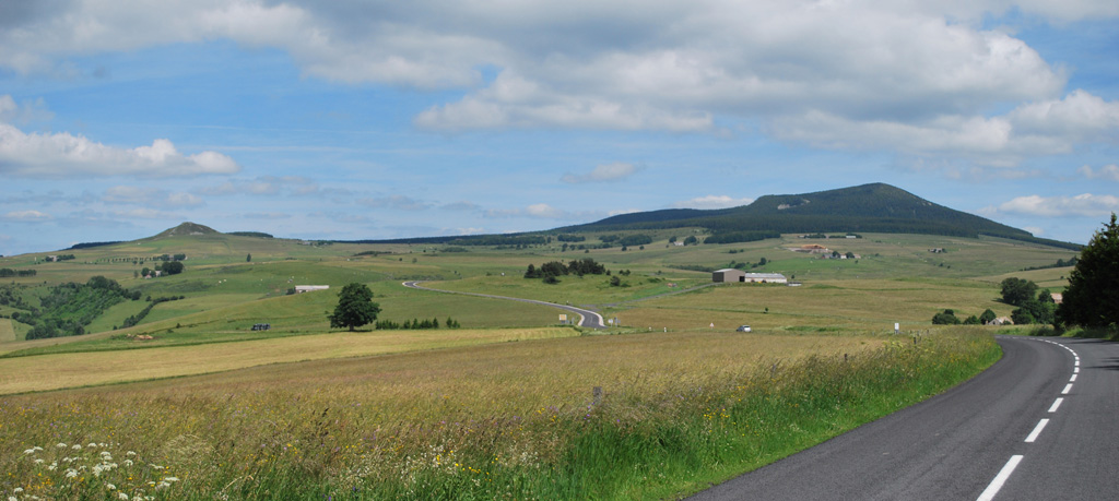 Depuis Moudeyres, basculement sur le plateau du Mézenc