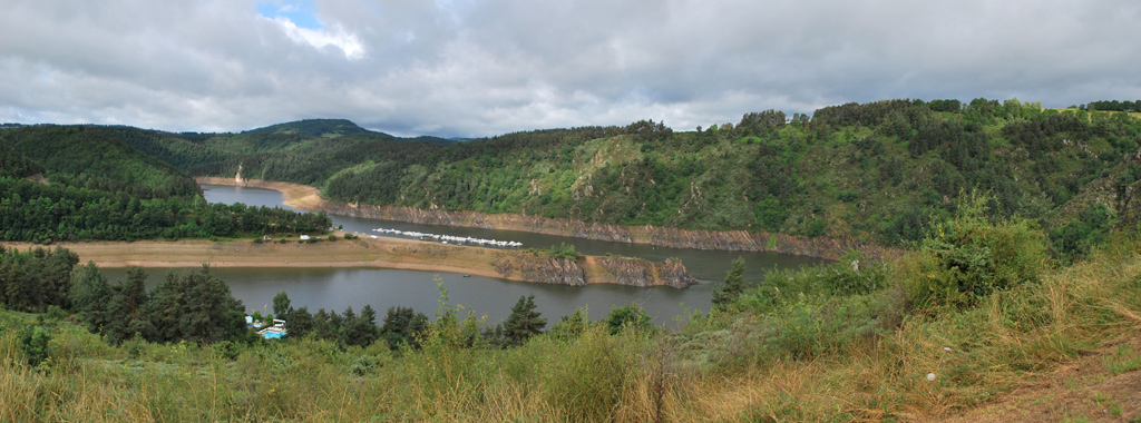 Base de loisirs sur la Truyère au niveau de Faverolles