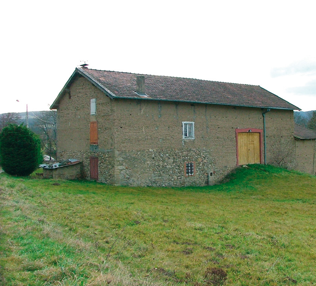 Ferme bloc en pierre de pays et pisé